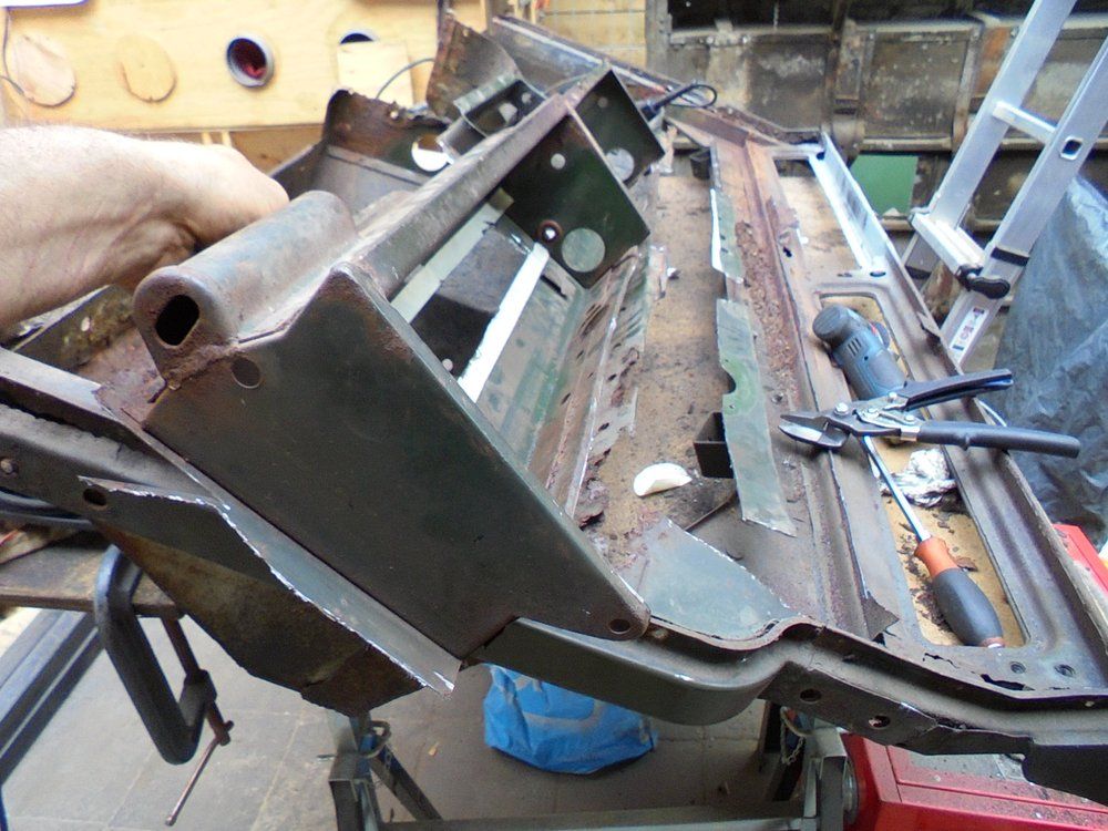 1965 series 2a station wagon bulkhead removal middle bit5.JPG