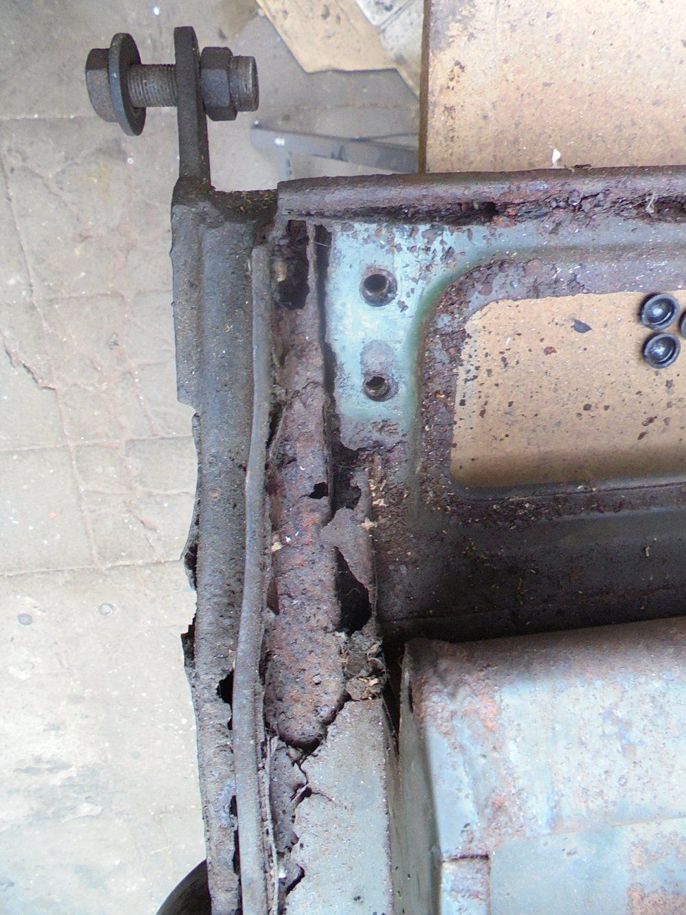 1965 series 2a station wagon bulkhead rust1.JPG