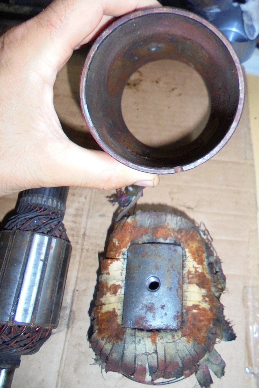 1965 series 2a station wagon dynamo electromagnets finally out of the casing.JPG