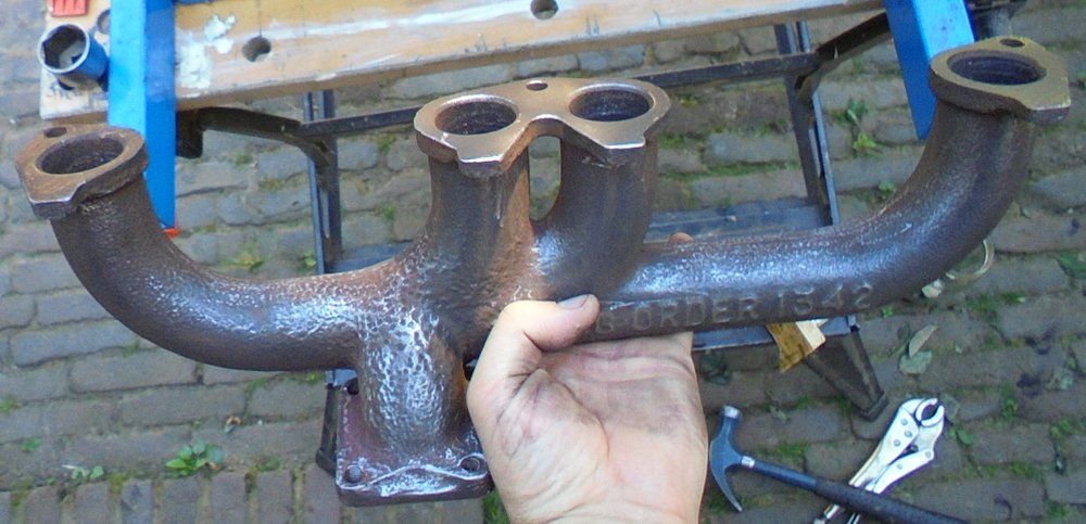 1965 series 2a station wagon replacement exhaust manifold derusting1.JPG