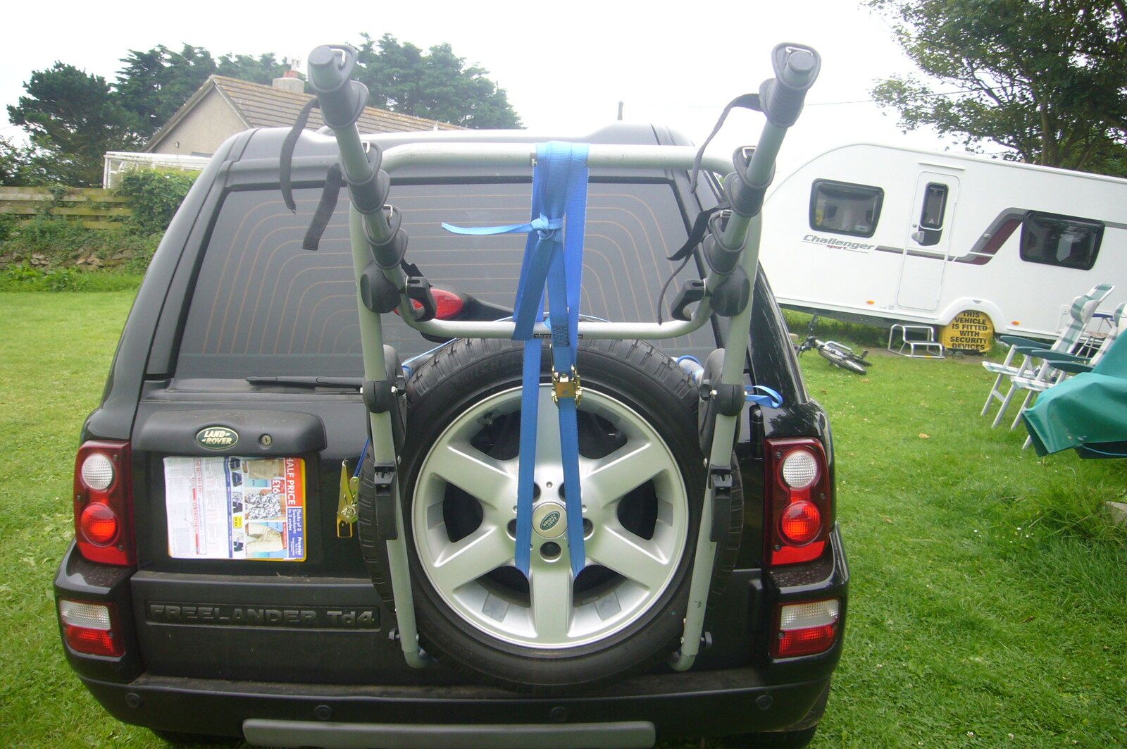 Freelander store bike rack