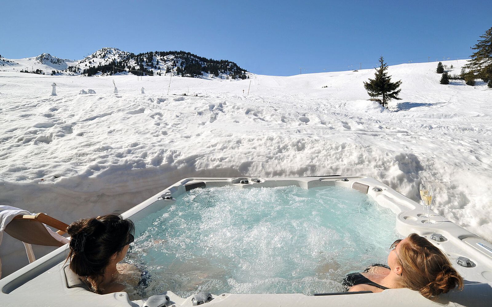 Hot Tub in Snow.jpg