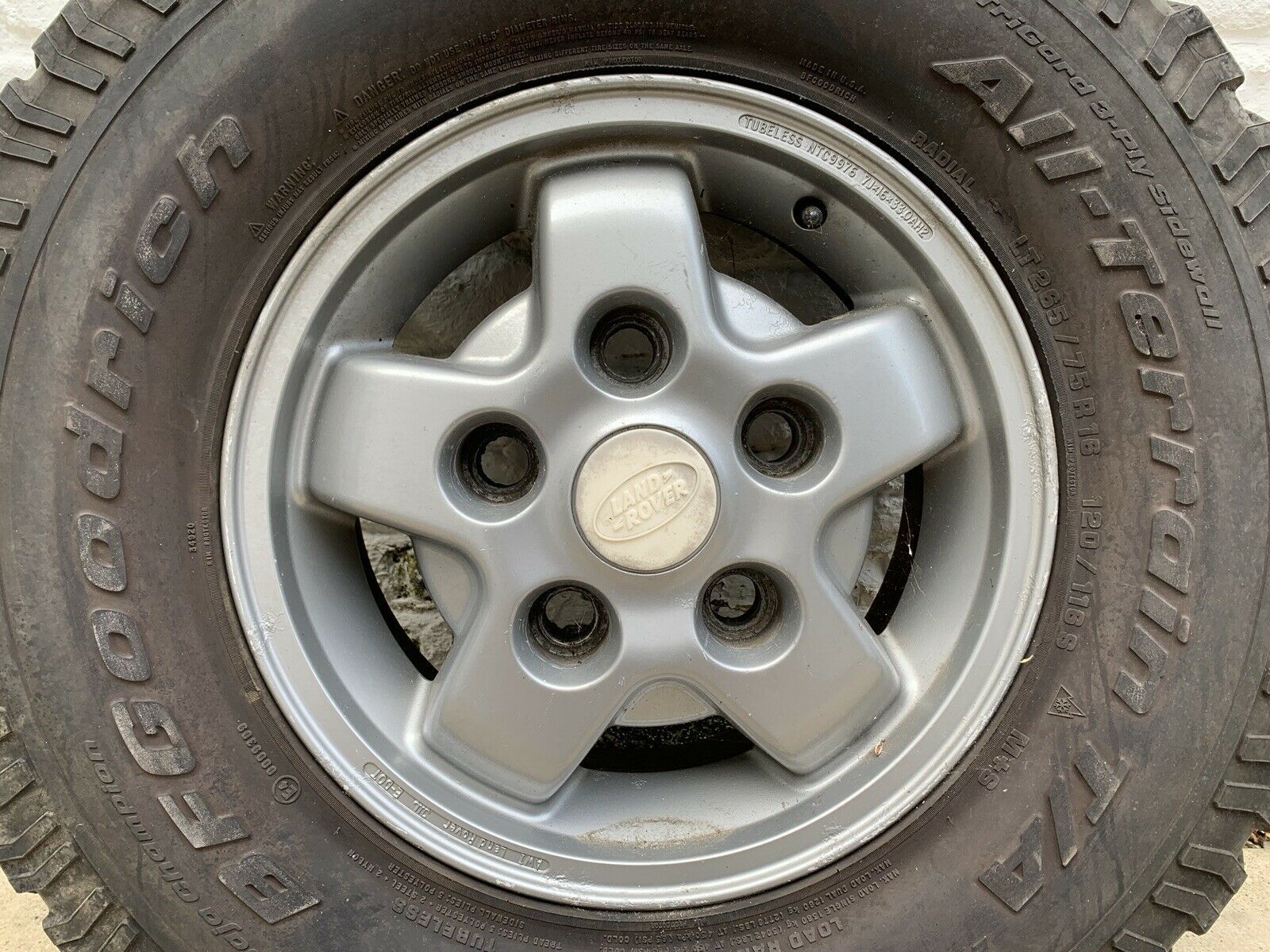 landrover wheel 1.jpg