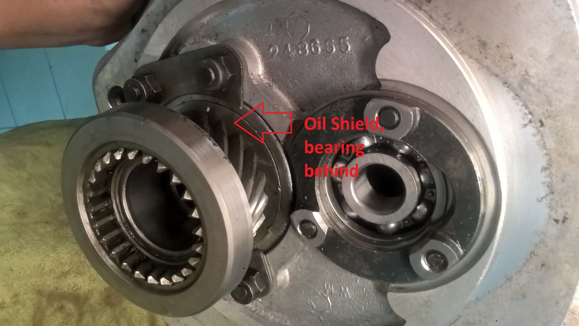 oil shield pinion bearing.jpg