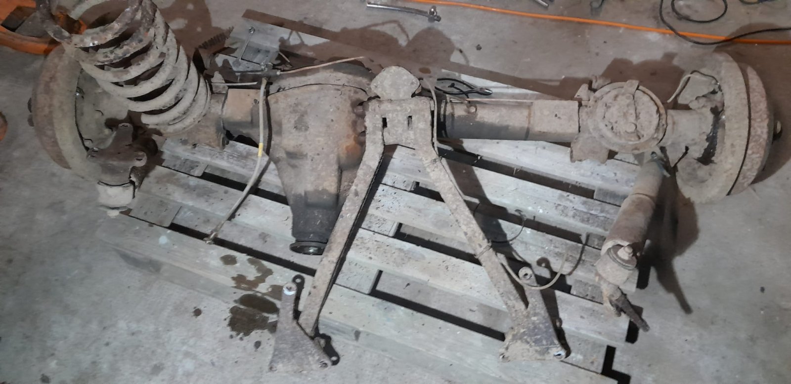 Rear axle off.jpg