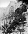 Train_wreck_at_Montparnasse_1895.jpg