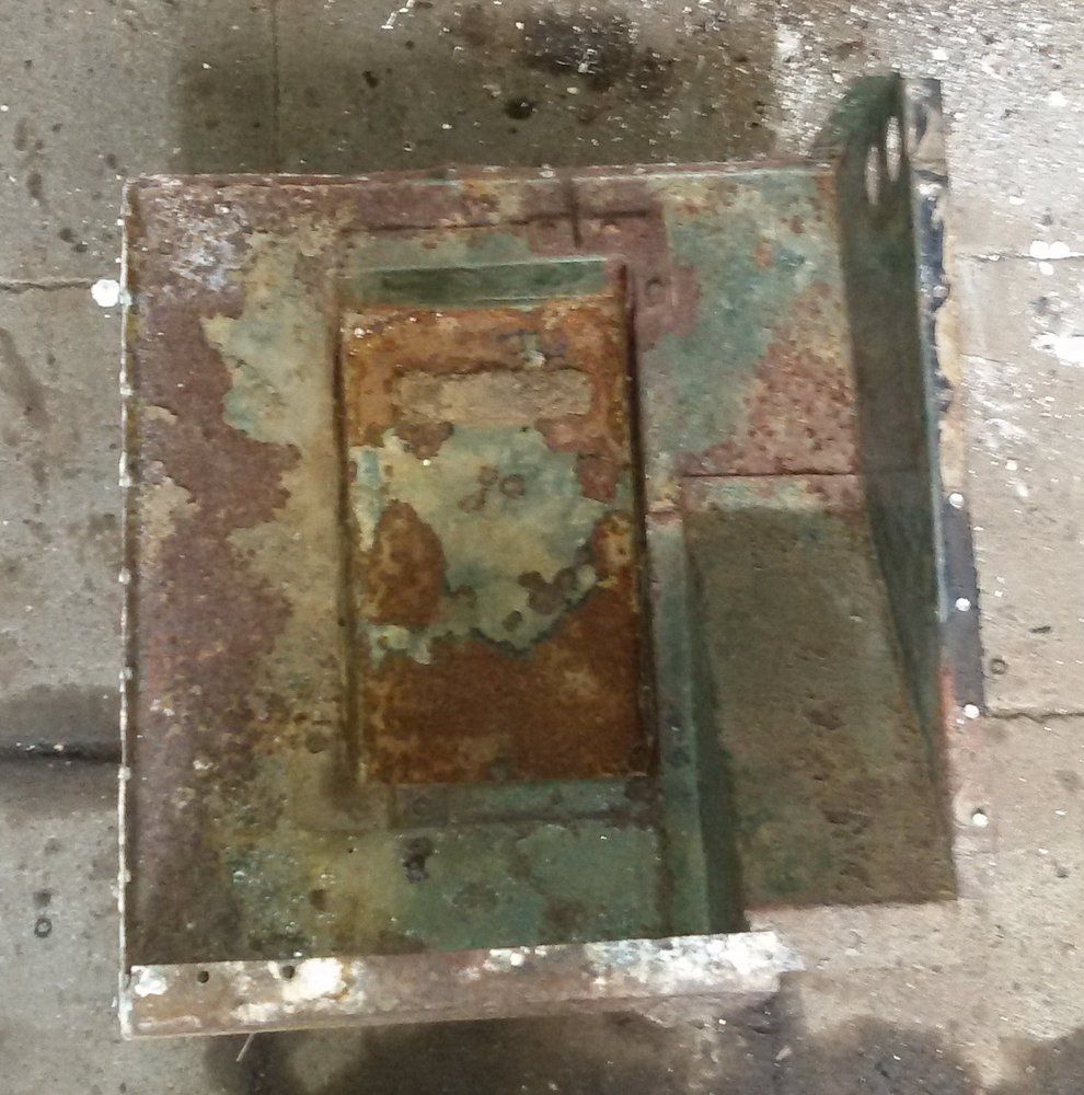 1965 series 2a station wagon battery tray removed from seat tub1.jpg