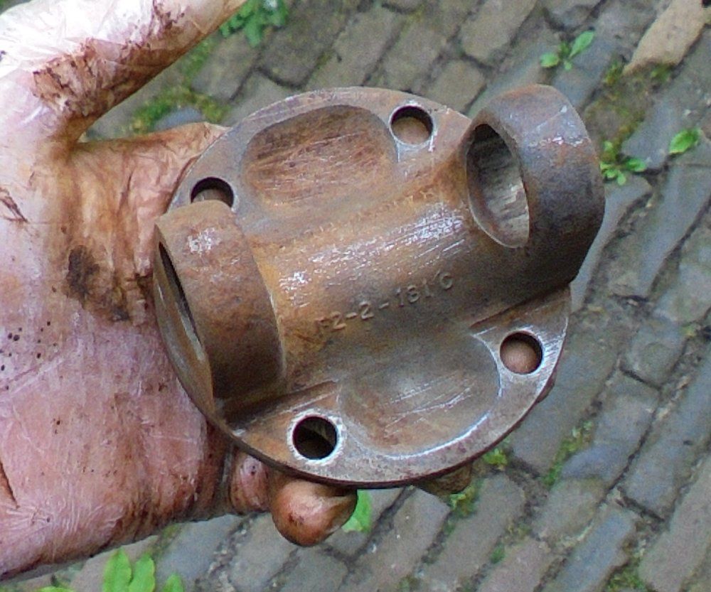 1965 series 2a station wagon front propshaft flange derusting1.JPG