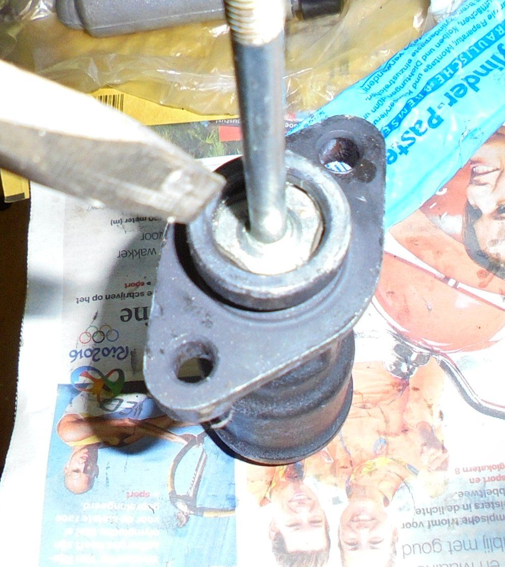 1965 series 2a station wagon rebuilding brake master cylinder6.JPG