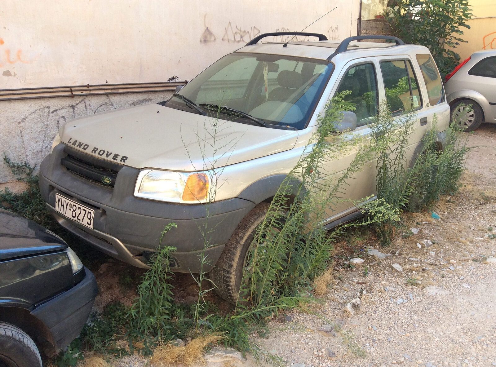 AbandonedFreelander.jpg