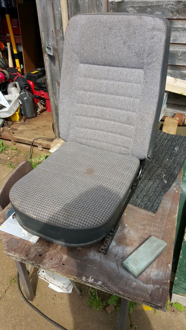 centreseat001.jpg