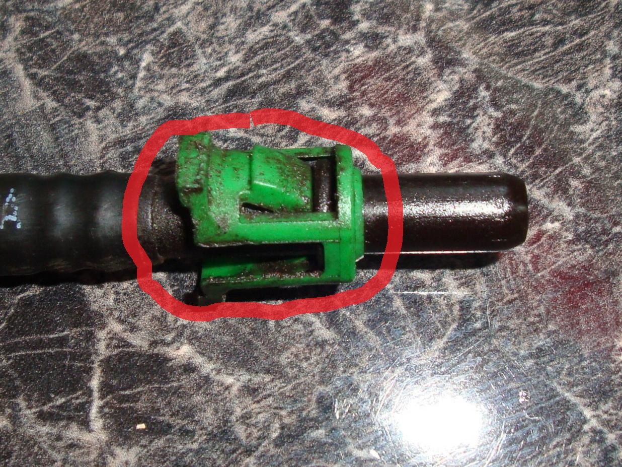 fuel tank clip td5.jpg