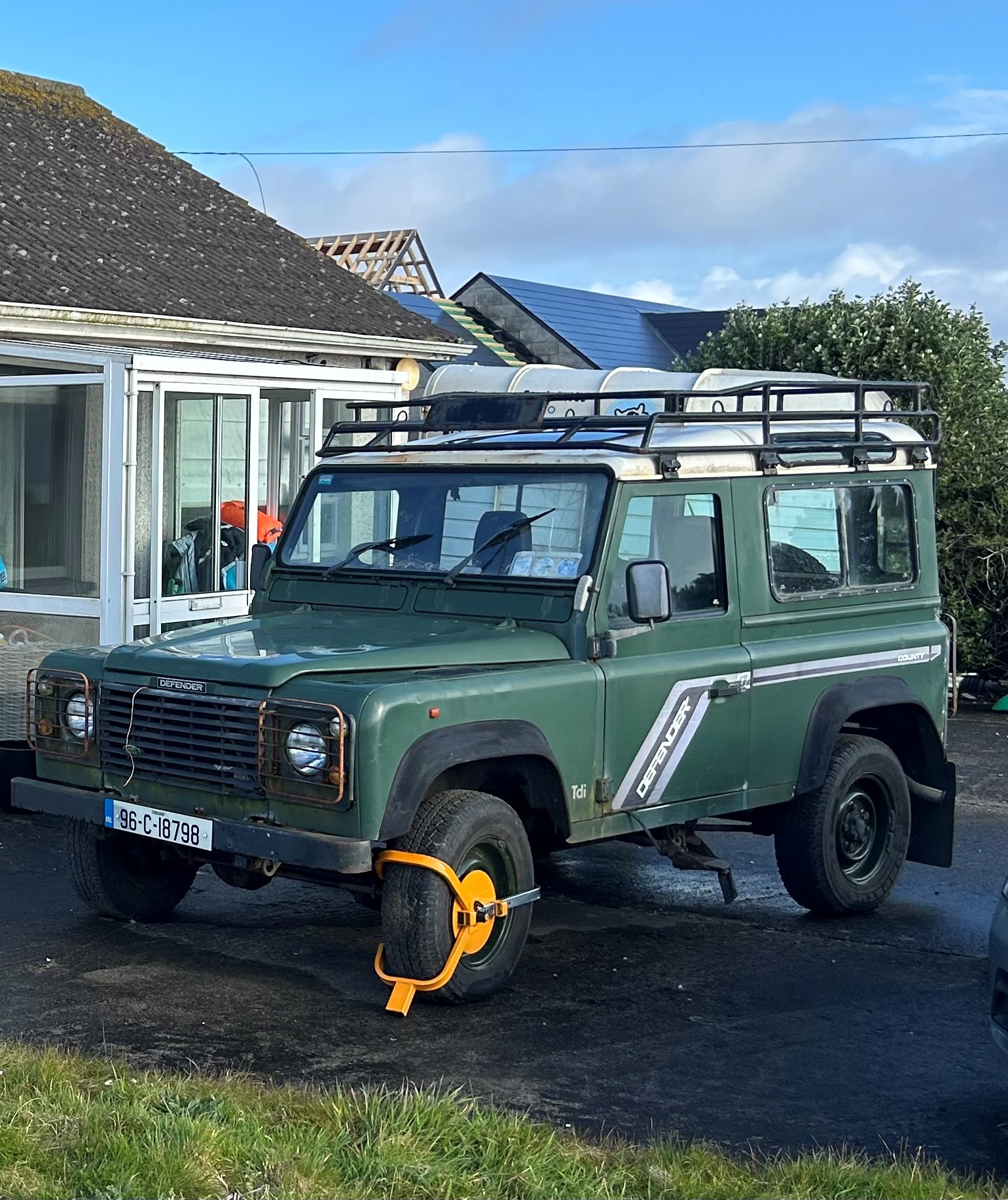 Land rover.jpg