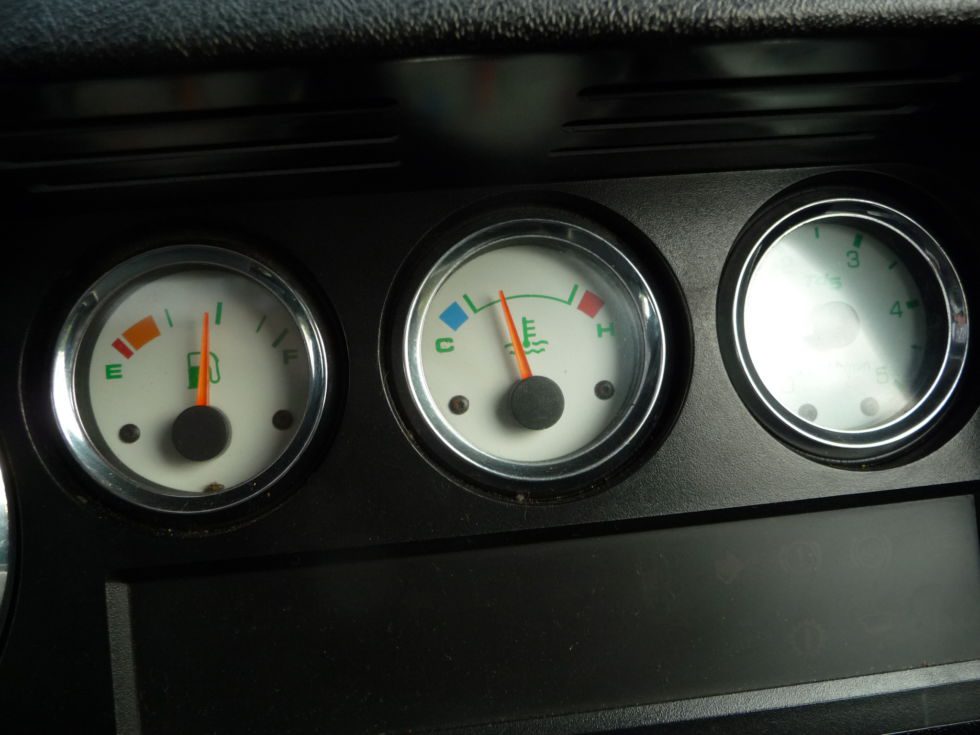 V792EVU-heritage-defender-90-11-1.jpg