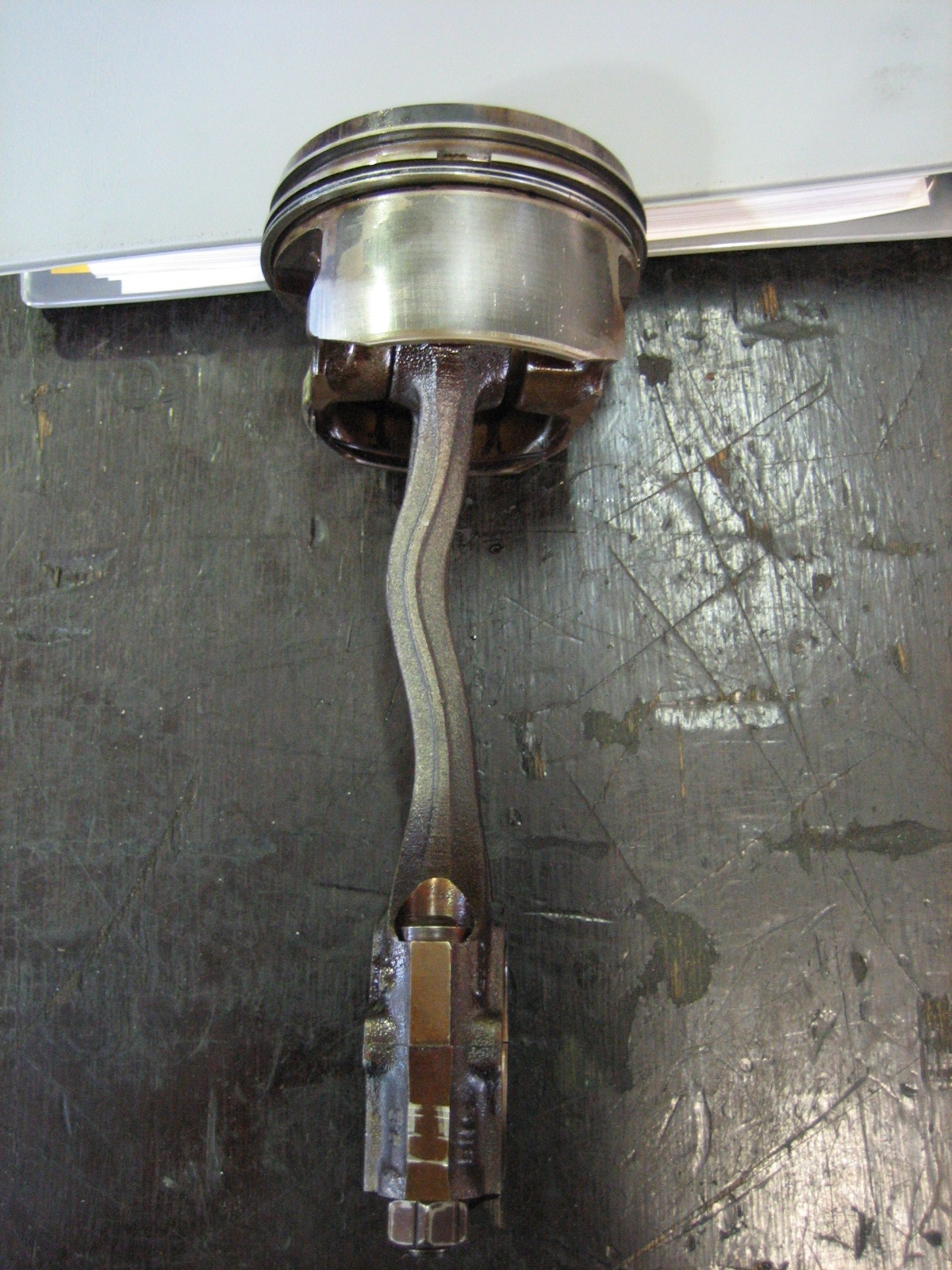 Bent_connecting_rod_1.JPG