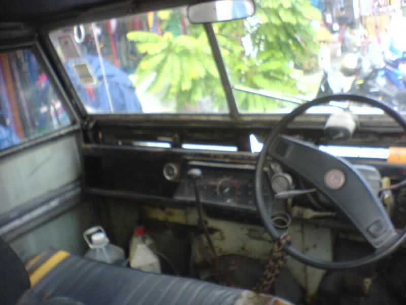 LandroverOldInterior.jpg