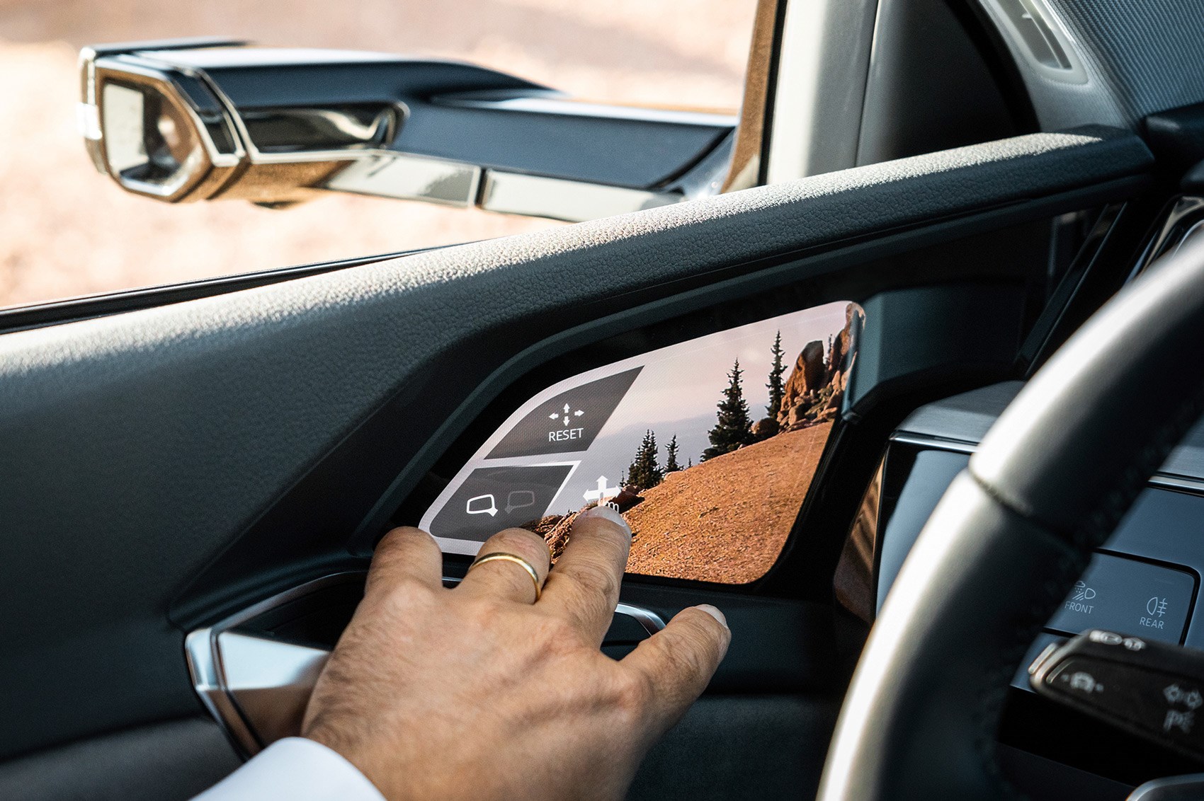 audi_virtualmirror_03.jpg