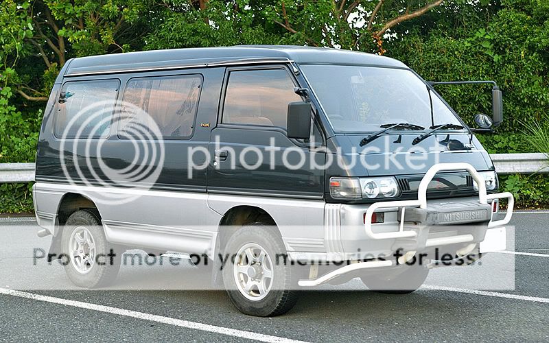 800px-Mitsubishi_Delica_Star_Wagon_001.jpg