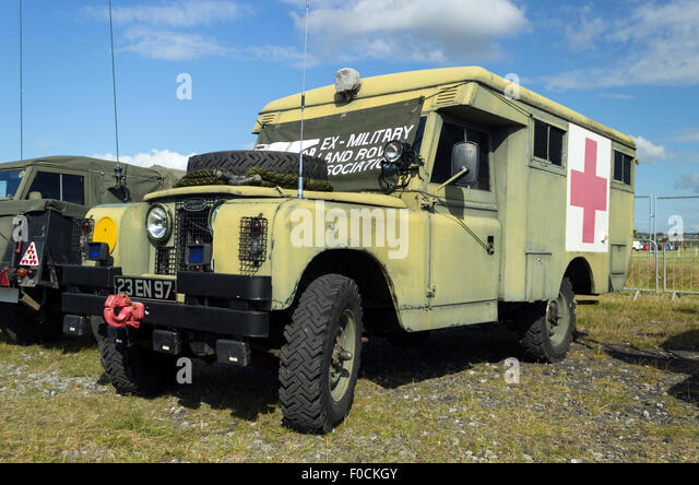 land-rover-military-ambulance-f0ckgy.jpg