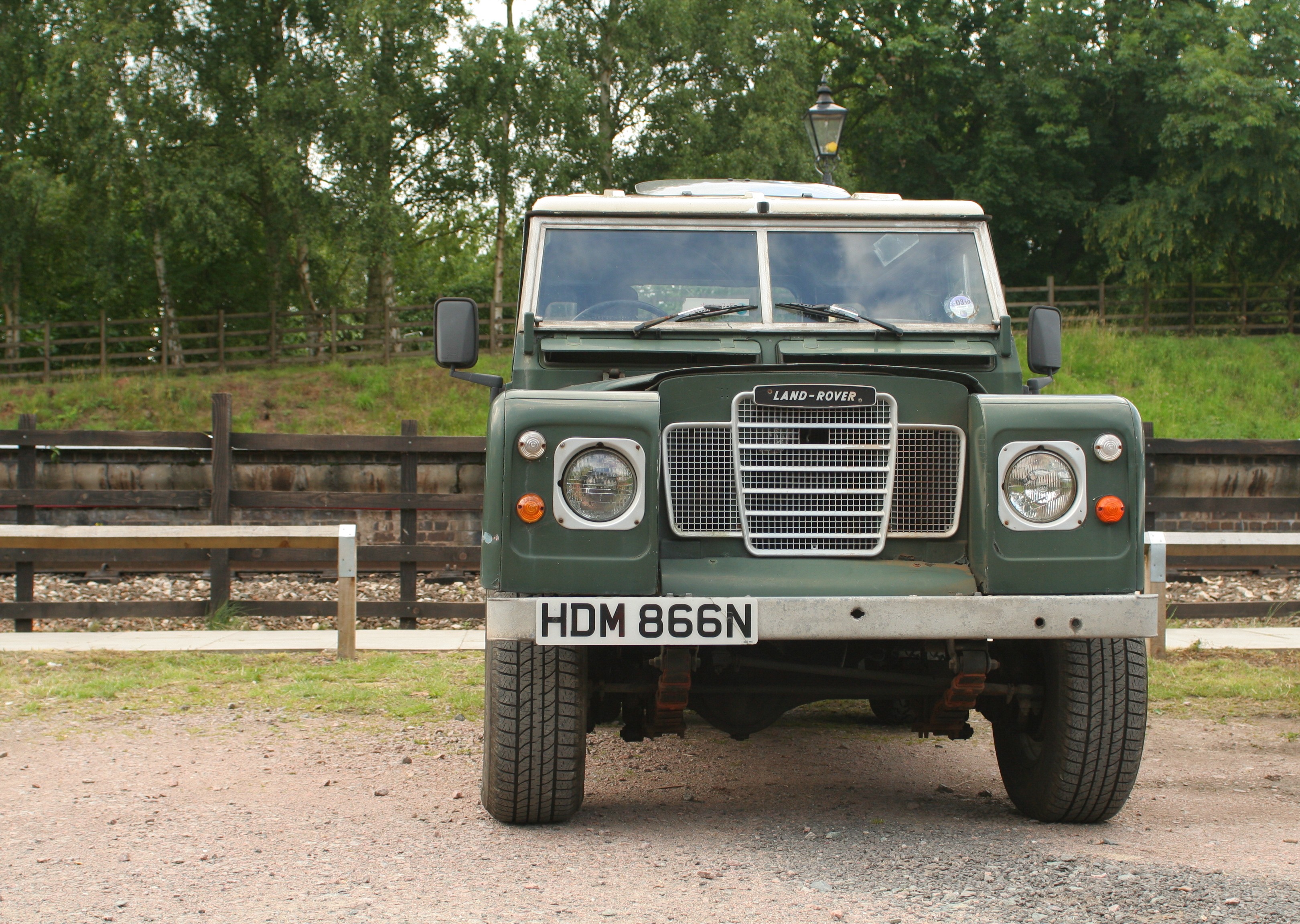 Land_Rover_HDM866N.jpg